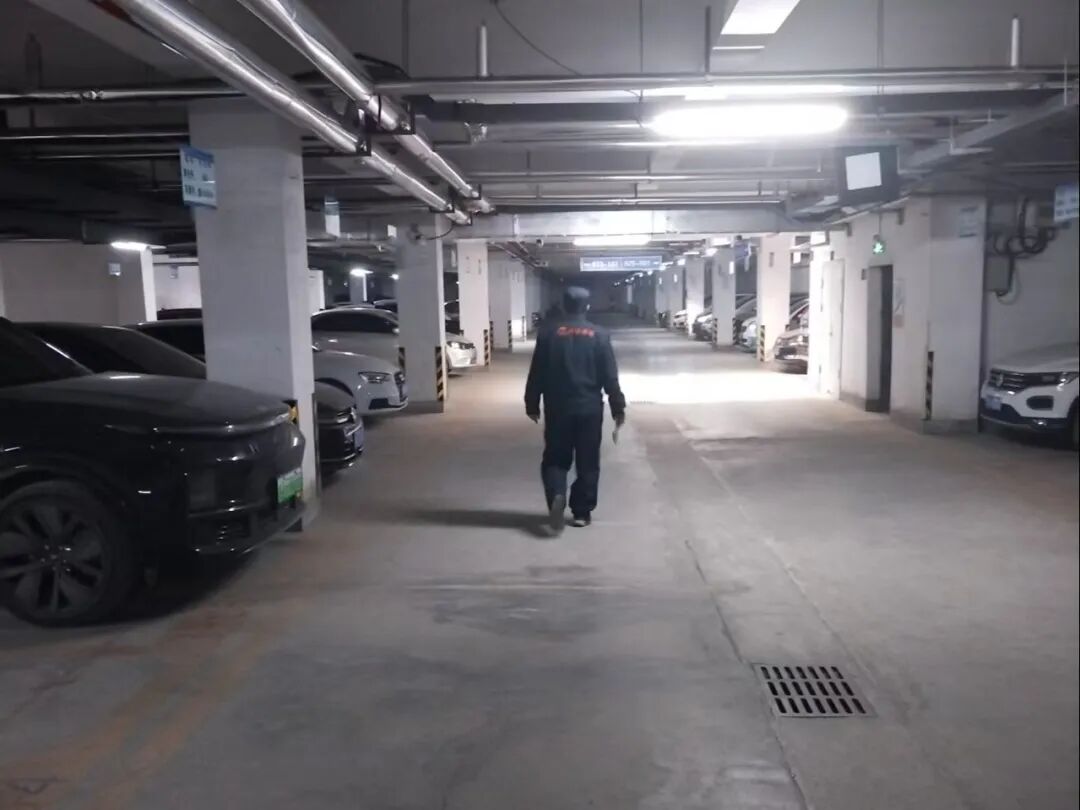 【長田動態(tài)】“平安合伙人”織就社區(qū)安全網(wǎng)：長田物業(yè)及時處置充電安全隱患