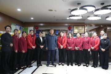 【長田動(dòng)態(tài)】情暖新春守崗人 關(guān)懷奮進(jìn)啟新程——長田實(shí)業(yè)董事長張勇攜高管深入一線走訪慰問在崗員工